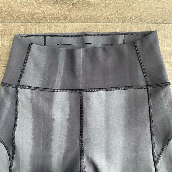 Lululemon In Movement 23" High Rise Linear Spray Dye White Black Sz 4 - Picture 4 of 12